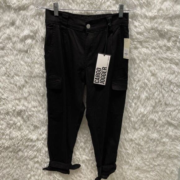 NWT Almost Famous Cargo Joggers Black Size M Bow Detail at Ankles - Picture 1 of 6